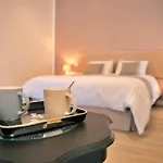 Couette-café Le Chateau De La Seigne I Et D'hotes I Pres De Carcassonne Villemoustaussou