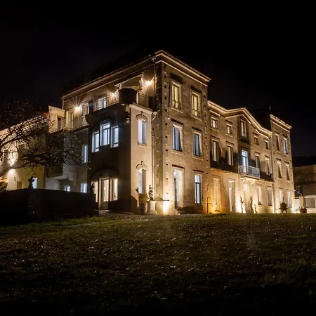 Le Chateau De La Seigne Bed & Breakfast