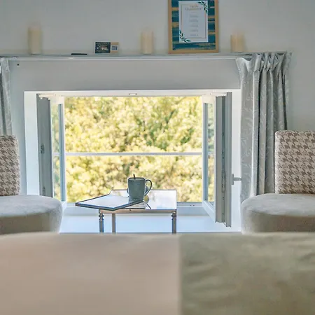 Le Chateau De La Seigne Bed & Breakfast Villemoustaussou
