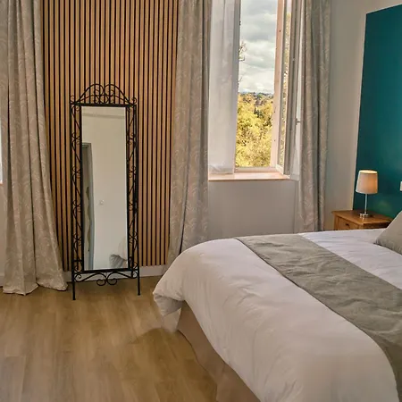Le Chateau De La Seigne Bed & Breakfast Villemoustaussou