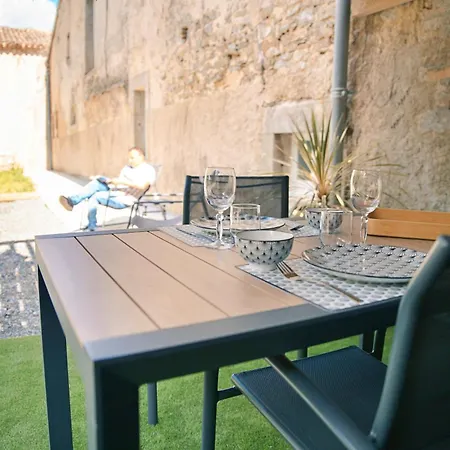Le Château De La Seigne Près De Carcassonne Couette-café Villemoustaussou