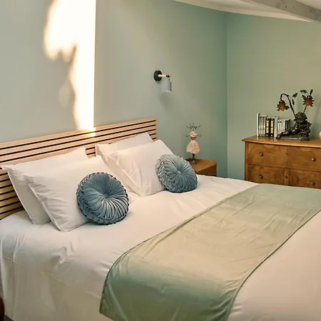 Le Chateau De La Seigne Bed & Breakfast